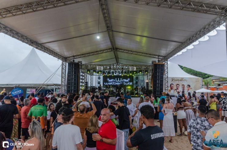 Péricles atrai milhares de foliões para o primeiro episódio do Pagode Prime na Area Beach 158