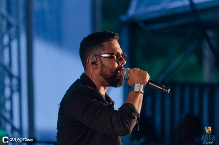 Péricles atrai milhares de foliões para o primeiro episódio do Pagode Prime na Area Beach 160