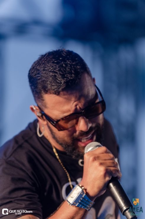 Péricles atrai milhares de foliões para o primeiro episódio do Pagode Prime na Area Beach 165