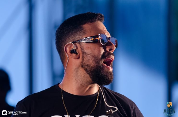 Péricles atrai milhares de foliões para o primeiro episódio do Pagode Prime na Area Beach 169