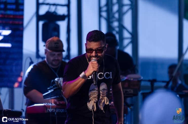 Péricles atrai milhares de foliões para o primeiro episódio do Pagode Prime na Area Beach 175