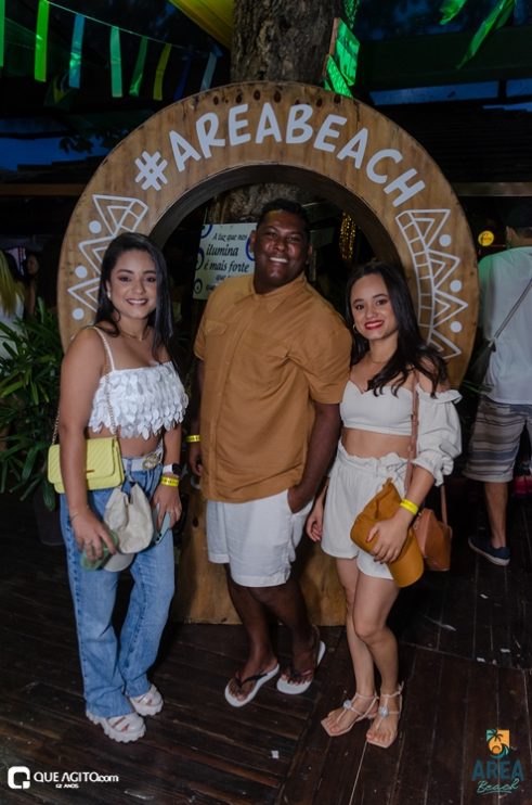 Péricles atrai milhares de foliões para o primeiro episódio do Pagode Prime na Area Beach 190