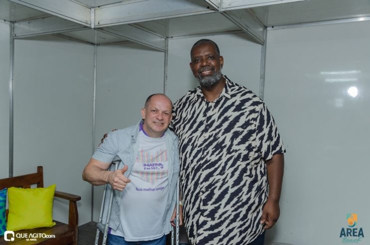 Péricles atrai milhares de foliões para o primeiro episódio do Pagode Prime na Area Beach 201