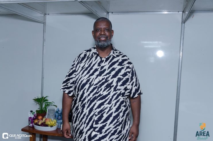 Péricles atrai milhares de foliões para o primeiro episódio do Pagode Prime na Area Beach 202