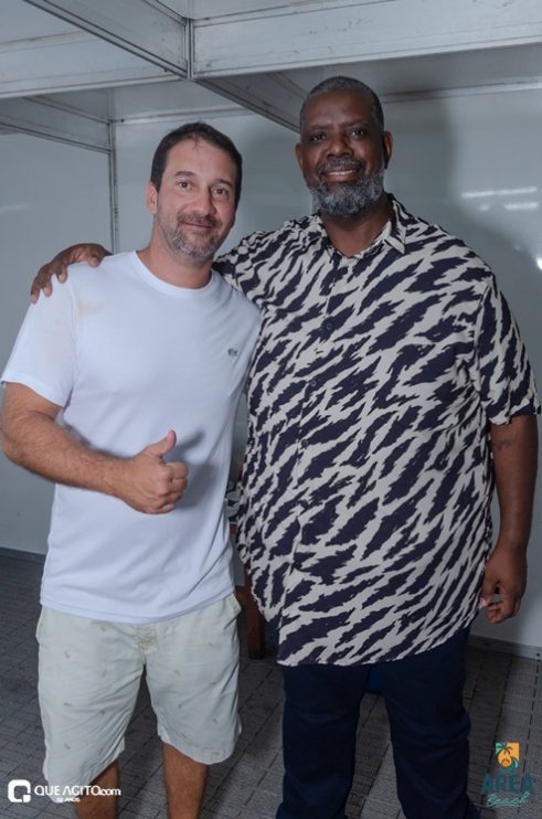 Péricles atrai milhares de foliões para o primeiro episódio do Pagode Prime na Area Beach 204