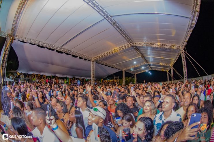 Péricles atrai milhares de foliões para o primeiro episódio do Pagode Prime na Area Beach 209