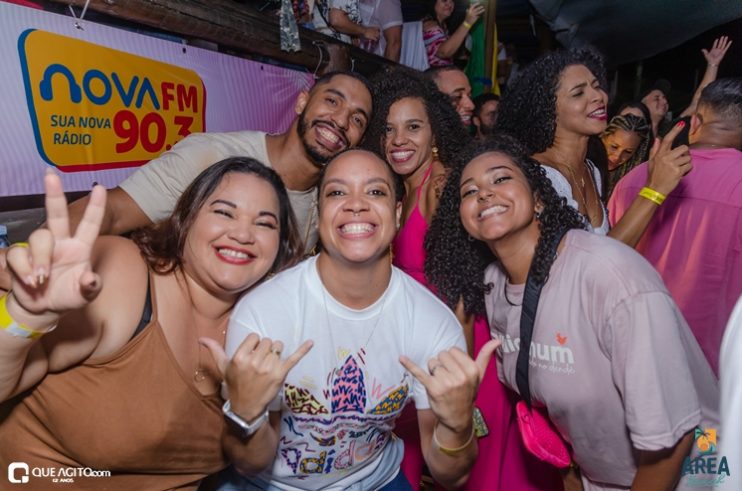 Péricles atrai milhares de foliões para o primeiro episódio do Pagode Prime na Area Beach 226