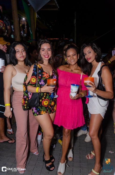 Péricles atrai milhares de foliões para o primeiro episódio do Pagode Prime na Area Beach 231