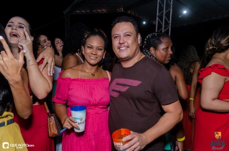 Péricles atrai milhares de foliões para o primeiro episódio do Pagode Prime na Area Beach 232