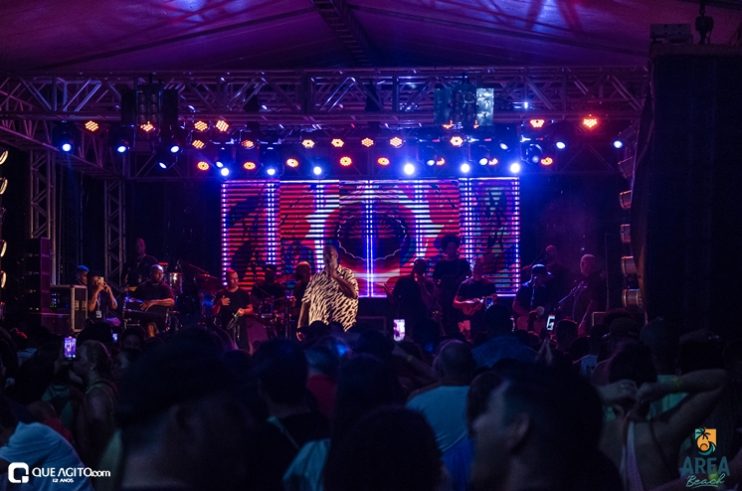 Péricles atrai milhares de foliões para o primeiro episódio do Pagode Prime na Area Beach 238