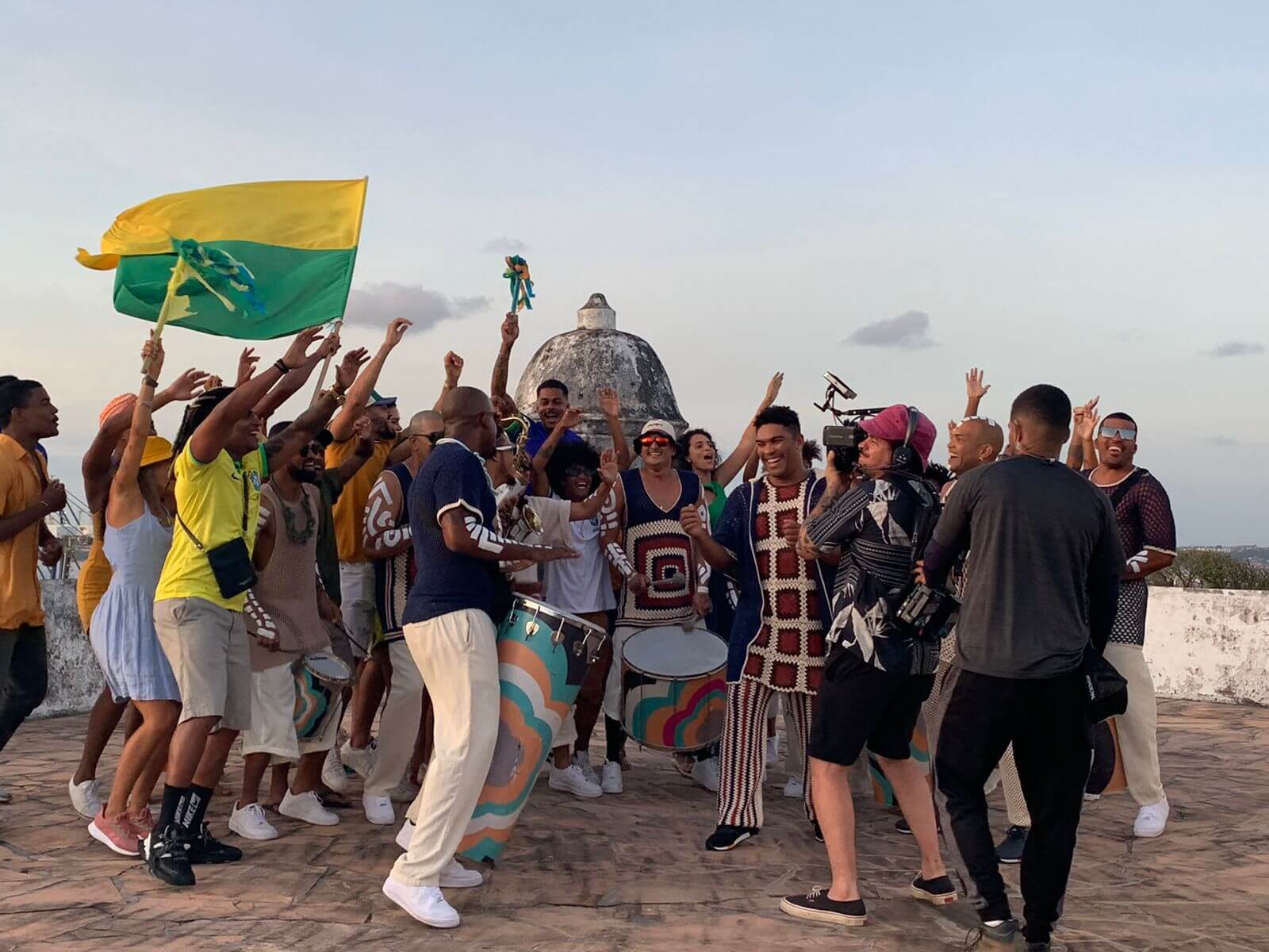 Timbalada grava campanha da Copa do Mundo ao lado de Ludmilla e João Gomes 7