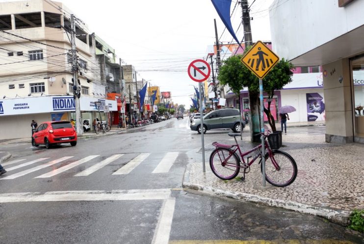 Prefeitura de Eunápolis investe em sinalização para proporcionar trânsito mais seguro à população 12