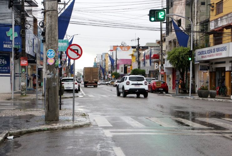 Prefeitura de Eunápolis investe em sinalização para proporcionar trânsito mais seguro à população 11