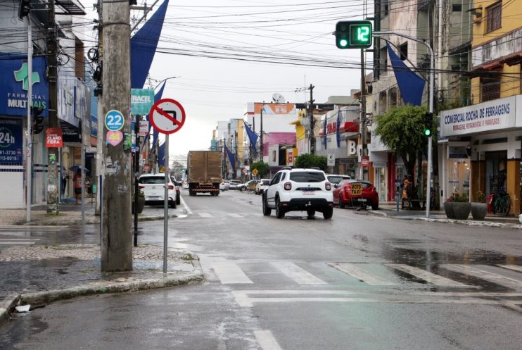 Prefeitura de Eunápolis investe em sinalização para proporcionar trânsito mais seguro à população 9