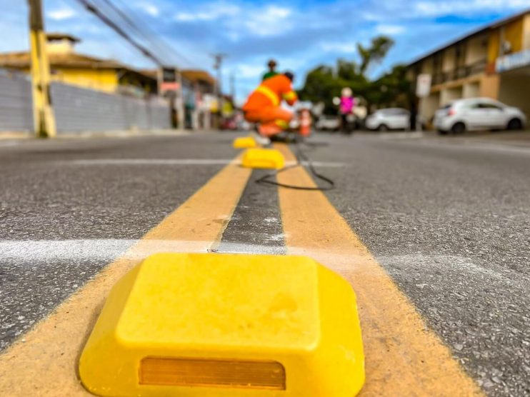 Avenida dos Navegantes recebe manutenção na pintura e sinalização de trânsito 13