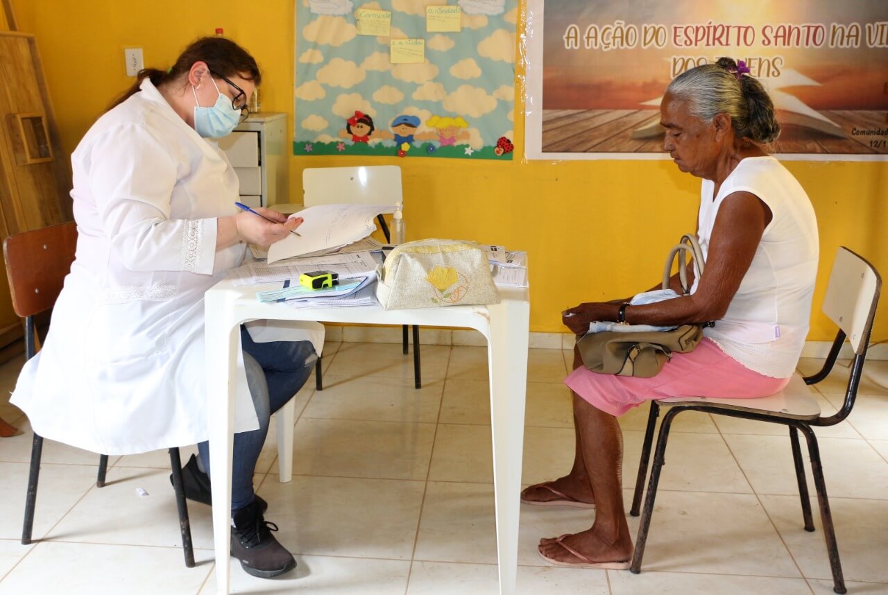 Prefeitura de Eunápolis realiza grande ação de saúde no Ponto Maneca 6