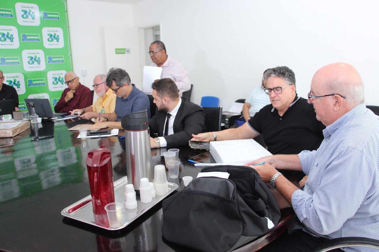 Prefeitura de Eunápolis julga propostas de empresas interessadas em operar abastecimento de água 27