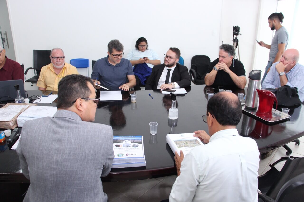 Prefeitura de Eunápolis julga propostas de empresas interessadas em operar abastecimento de água 7