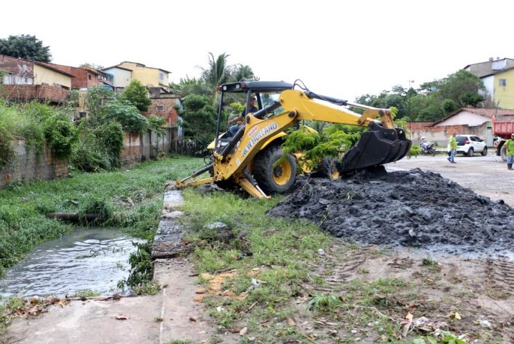 Operação Chuvas: Prefeitura de Eunápolis intensifica trabalhos para minimizar impactos do temporal 8