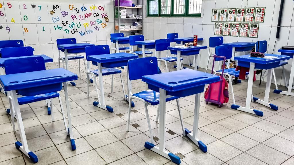 Escolas municipais de Porto Seguro são contempladas com novo mobiliário 7