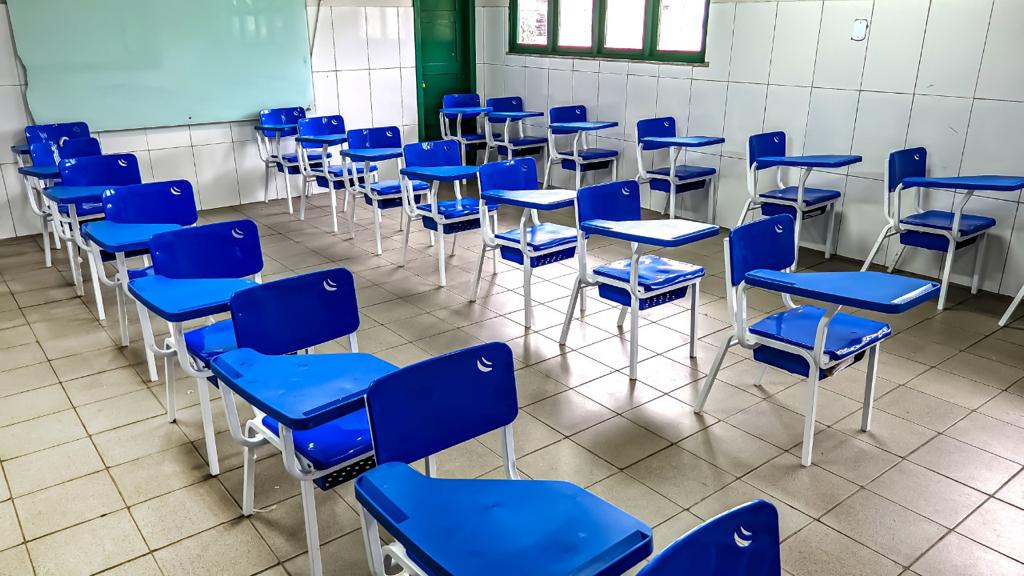 Escolas municipais de Porto Seguro são contempladas com novo mobiliário 69