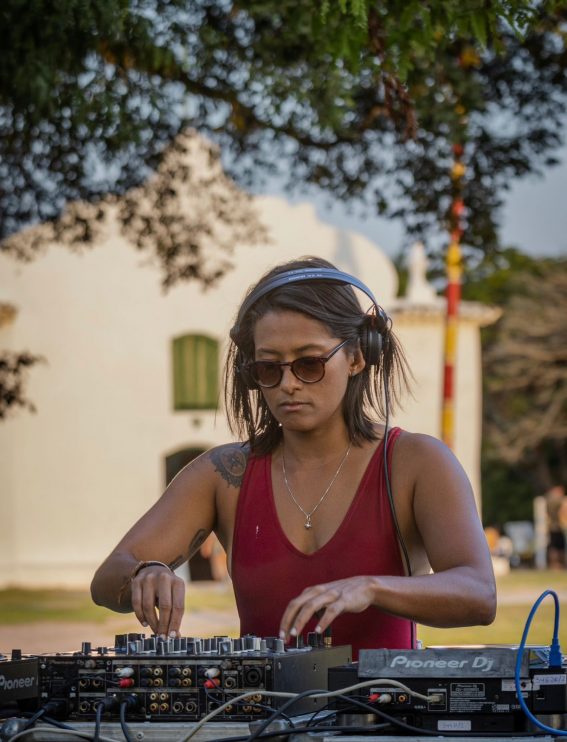 DJ Abigail lança música "VA DI AR" em todas as plataformas digitais 8