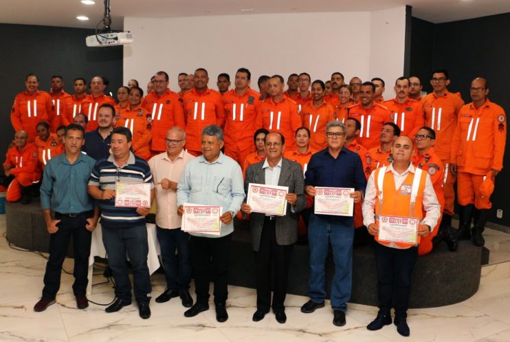 Gestão municipal participa da comemoração de um ano de implantação do Corpo de Bombeiros em Eunápolis 11