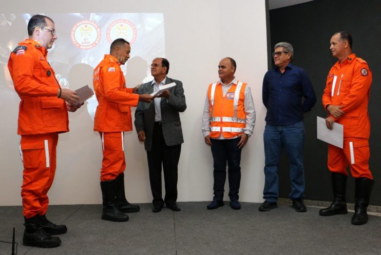 Gestão municipal participa da comemoração de um ano de implantação do Corpo de Bombeiros em Eunápolis 20