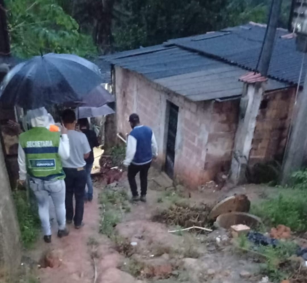 Defesa Civil de Eunápolis divulga boletim parcial sobre os danos causado pelas chuvas deste domingo (20) 7