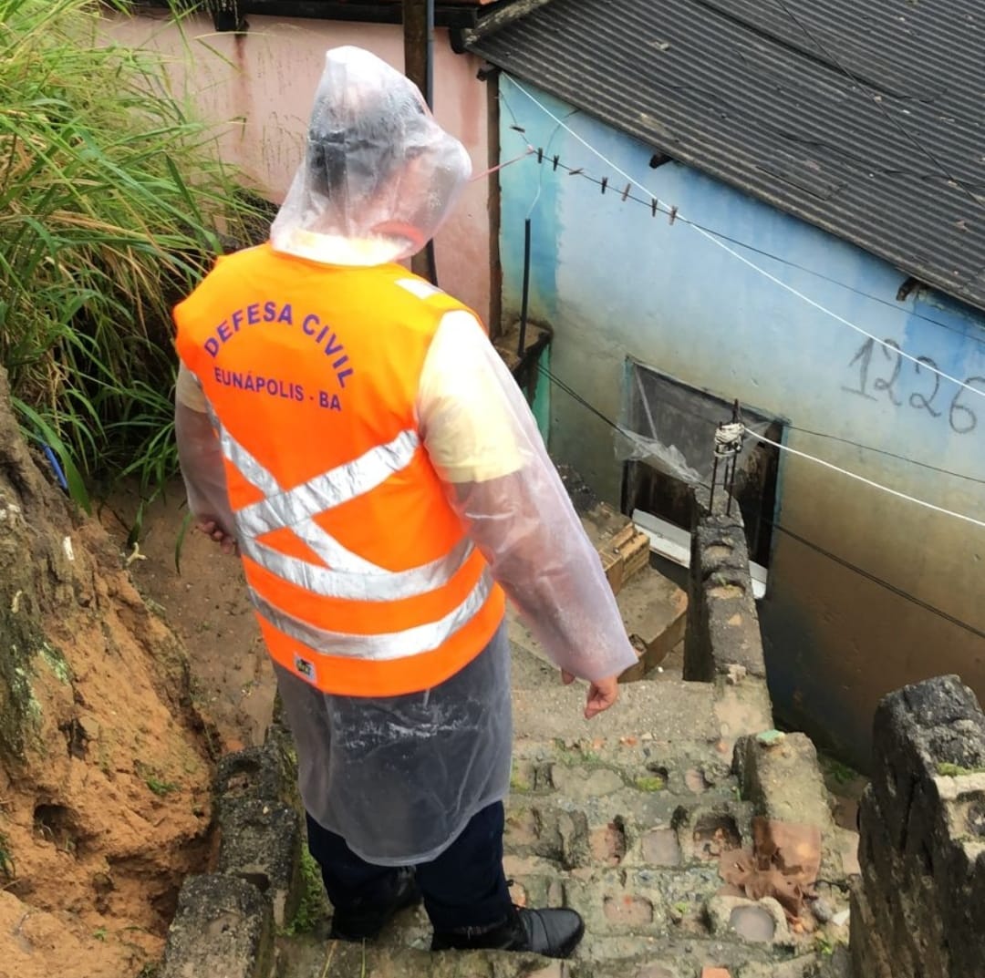 Defesa Civil de Eunápolis divulga boletim parcial sobre os danos causado pelas chuvas deste domingo (20) 5