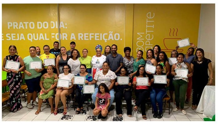 Profissionais da merenda escolar de Itagimirim concluem curso de capacitação com chefe de cozinha reconhecida no Brasil e no exterior 4