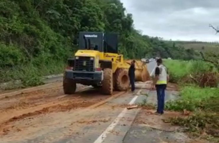 BR 101 entre Eunápolis e Itagimirim já está liberada 7