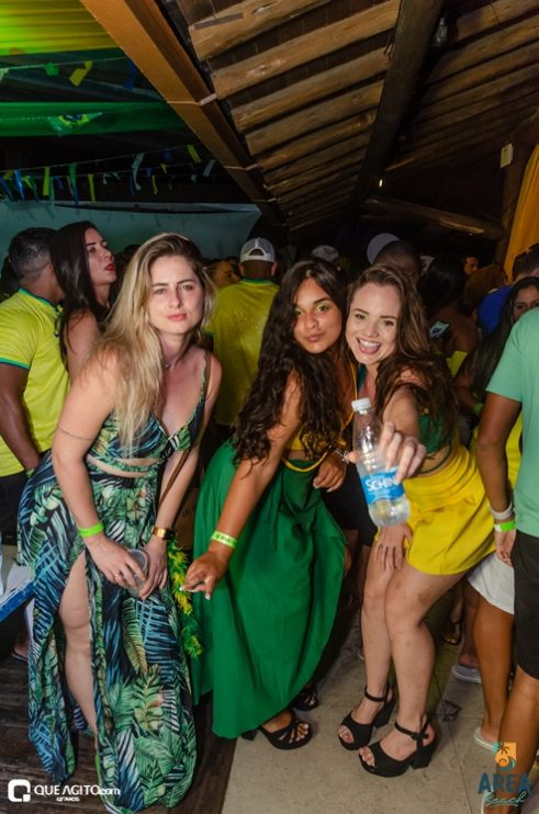 Walber Luiz, Júlio Cardozzo e Dande Maisk animam festa da Copa na Area Beach 204
