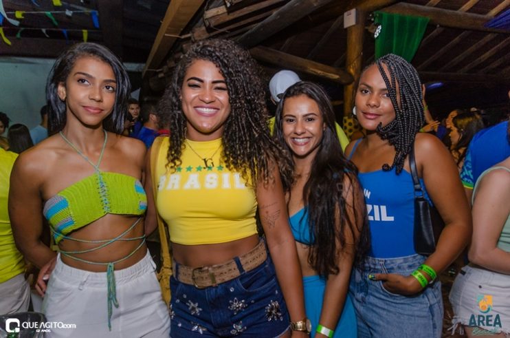 Walber Luiz, Júlio Cardozzo e Dande Maisk animam festa da Copa na Area Beach 180