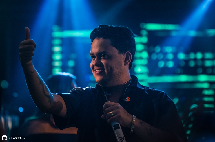 _DSC8326 Show de Thiago Aquino lota a cabana Area Beach em Porto Seguro 142