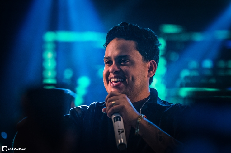 _DSC8327 Show de Thiago Aquino lota a cabana Area Beach em Porto Seguro 143