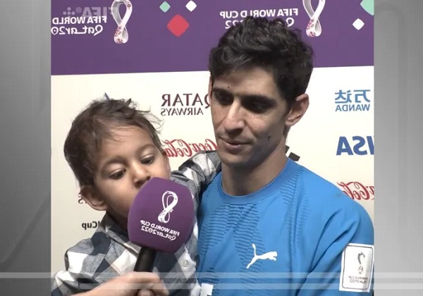 Filho de goleiro confunde microfone com sorvete durante entrevista e viraliza; veja vídeo 9