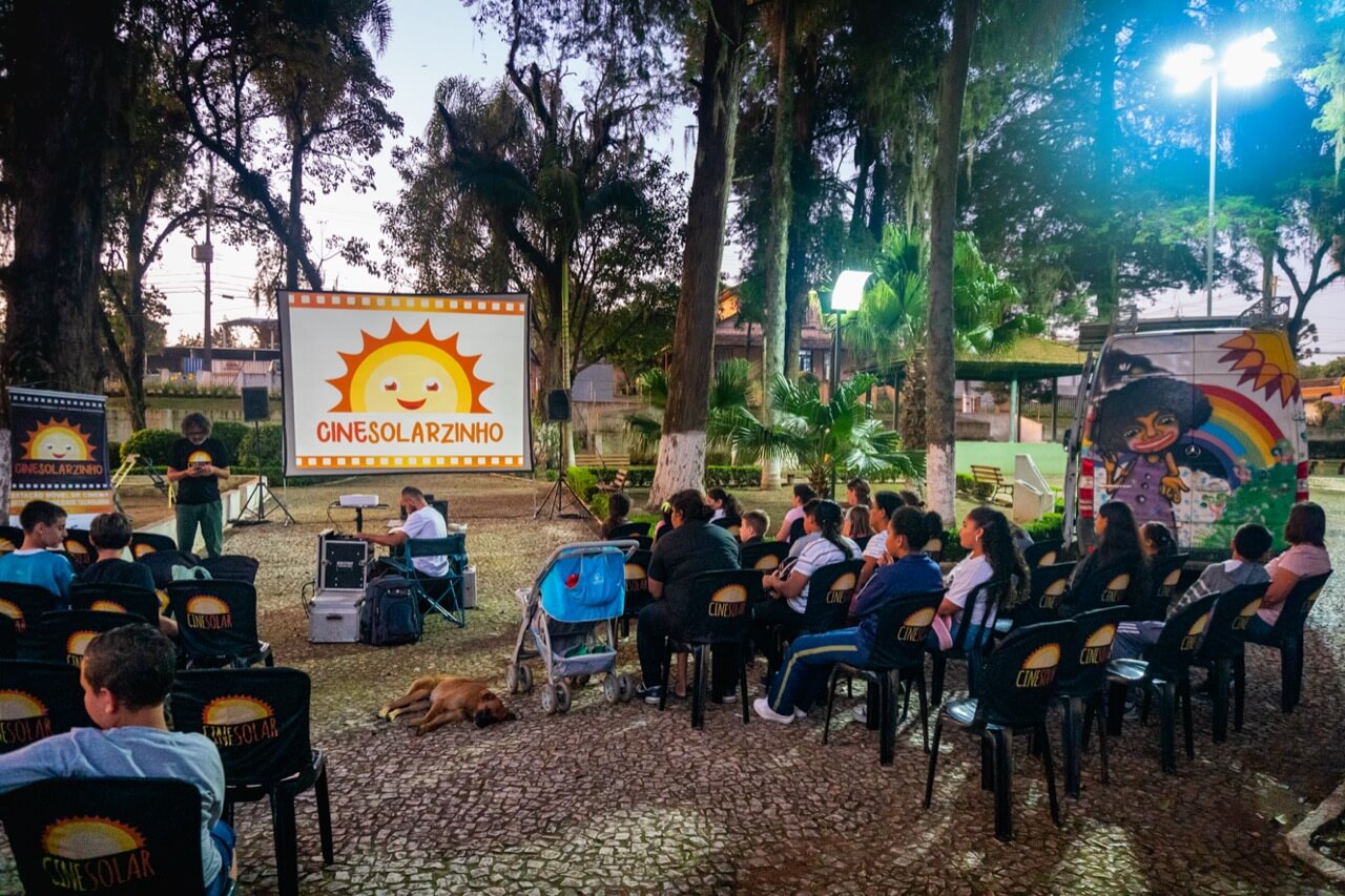 CineSolar, primeiro cinema itinerante movido a energia solar, chega a Eunápolis com sessão gratuita para toda a família 8