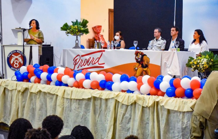 Alunos da rede municipal concluem curso de prevenção às drogas e à violência 17