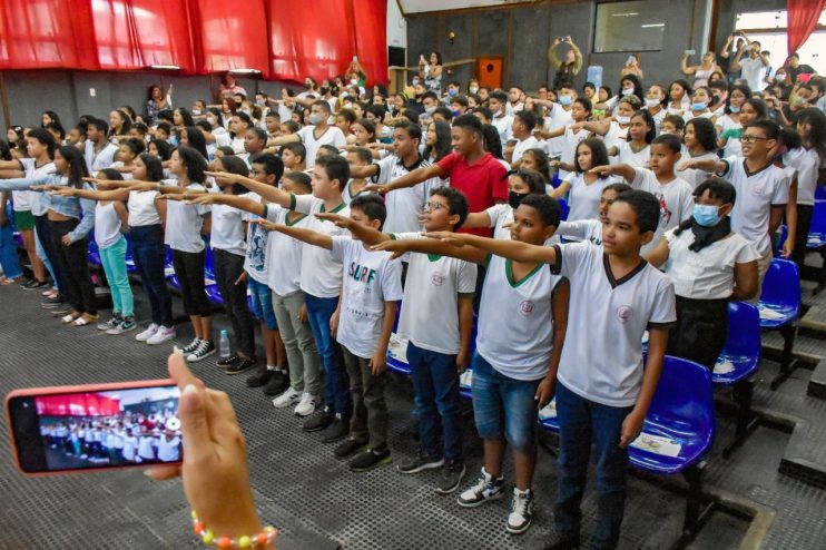 Alunos da rede municipal concluem curso de prevenção às drogas e à violência 13