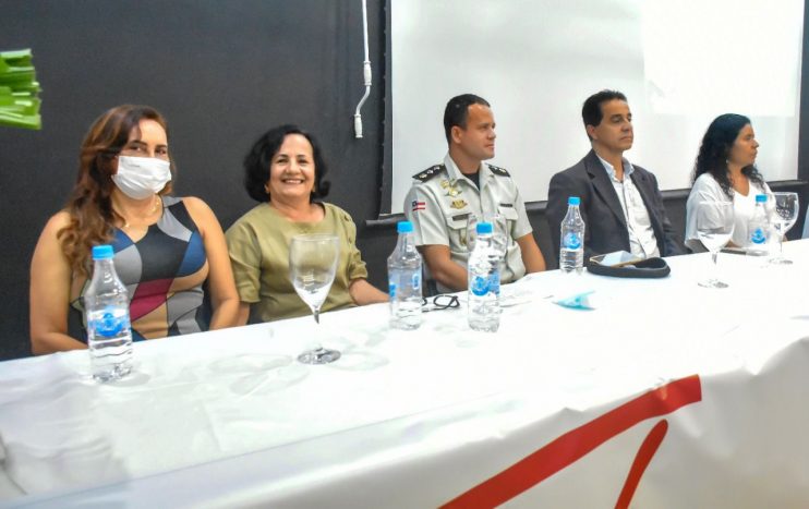 Alunos da rede municipal concluem curso de prevenção às drogas e à violência 12