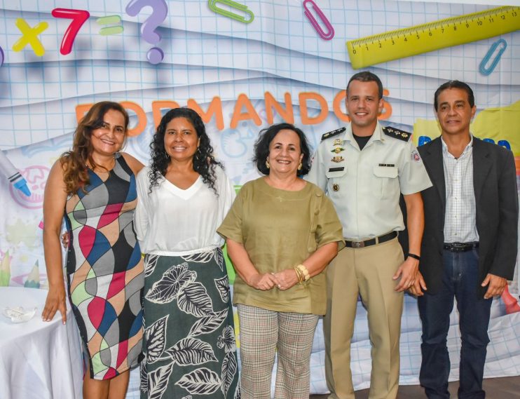 Alunos da rede municipal concluem curso de prevenção às drogas e à violência 11