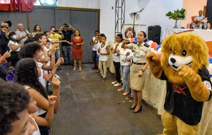 Alunos da rede municipal concluem curso de prevenção às drogas e à violência 9