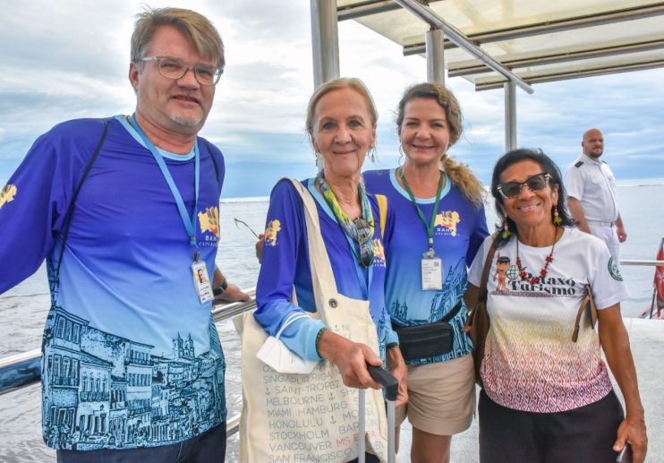 CRUZEIRO EUROPEU FAZ PASSEIOS EM PORTO SEGURO 23