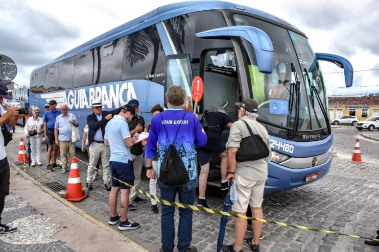 CRUZEIRO EUROPEU FAZ PASSEIOS EM PORTO SEGURO 15