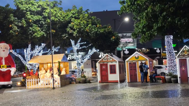 Natal Luz: abertura da Vila do Papai Noel atrai centenas de pessoas para a Praça da Bandeira em Eunápolis 22