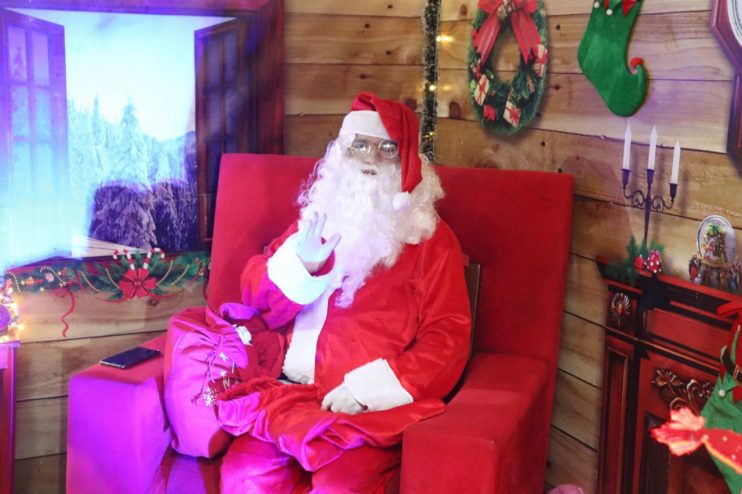 Natal Luz: abertura da Vila do Papai Noel atrai centenas de pessoas para a Praça da Bandeira em Eunápolis 21