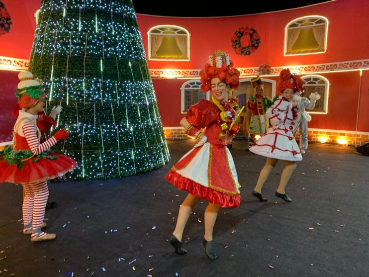 Encerramento do Natal Luz encanta público com apresentações na Vila do Papai Noel 4