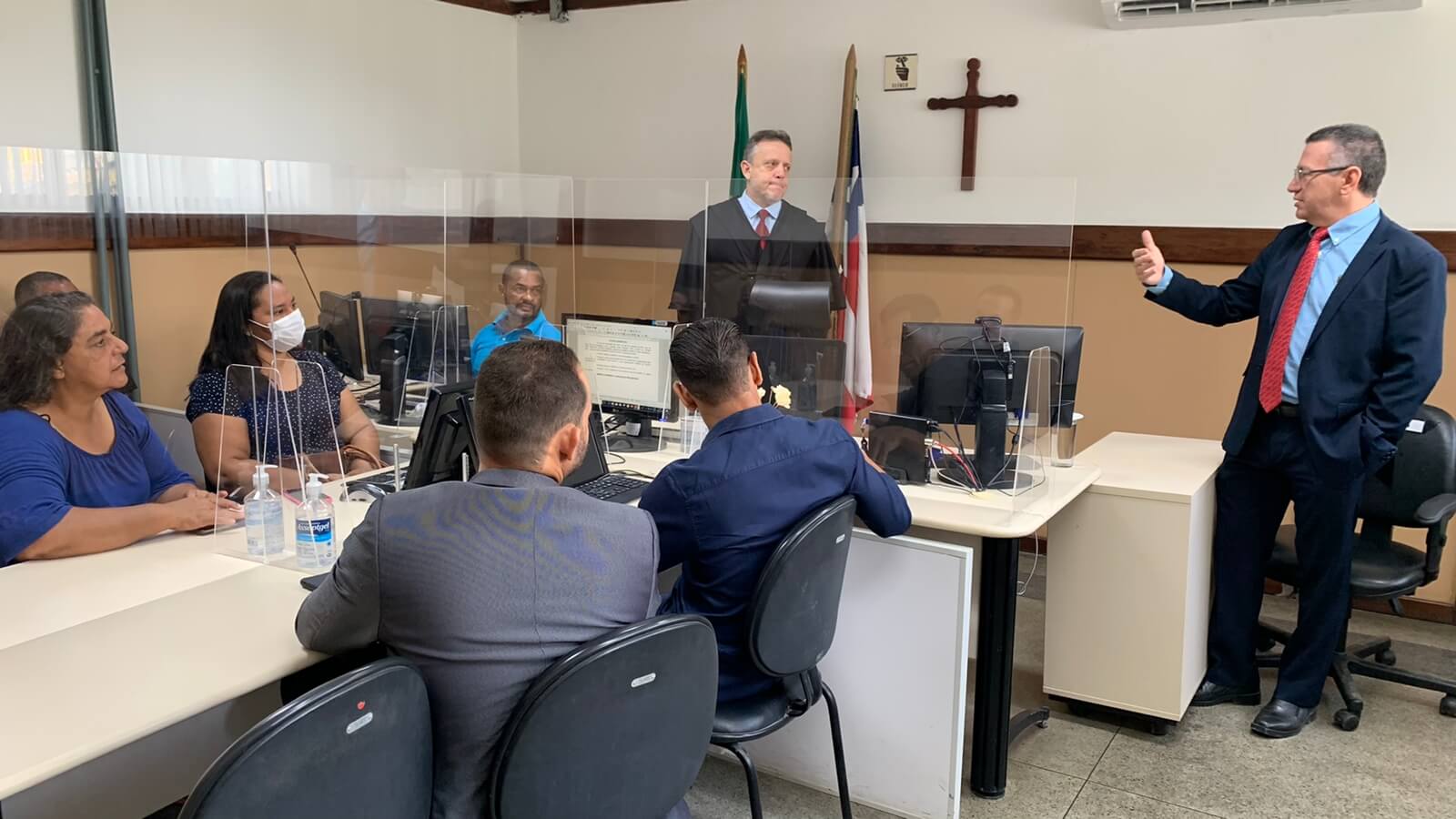 Ação da prefeita Cordelia Torres garante pagamento a funcionários da empresa de transporte escolar 7