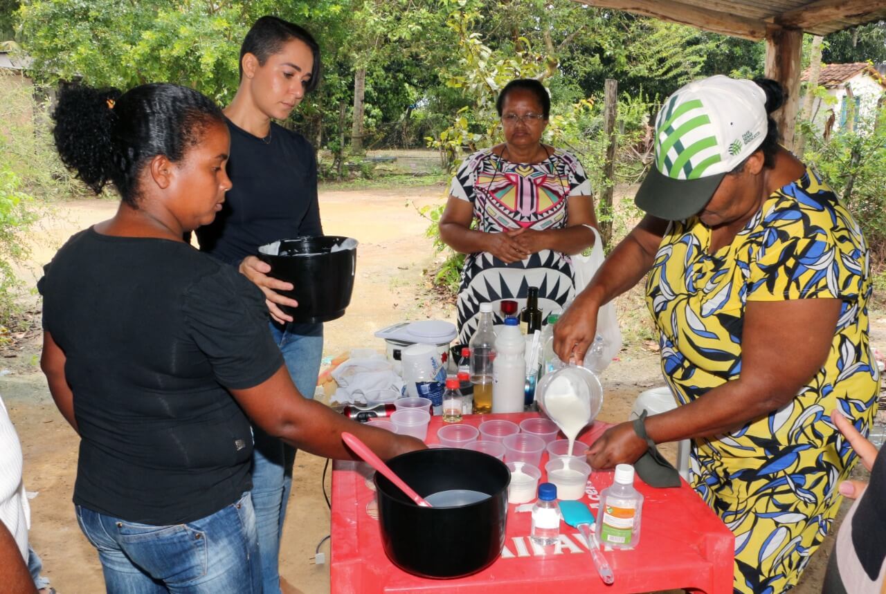 Prefeitura de Eunápolis promove curso sobre beneficiamento do mel para mulheres do campo 6